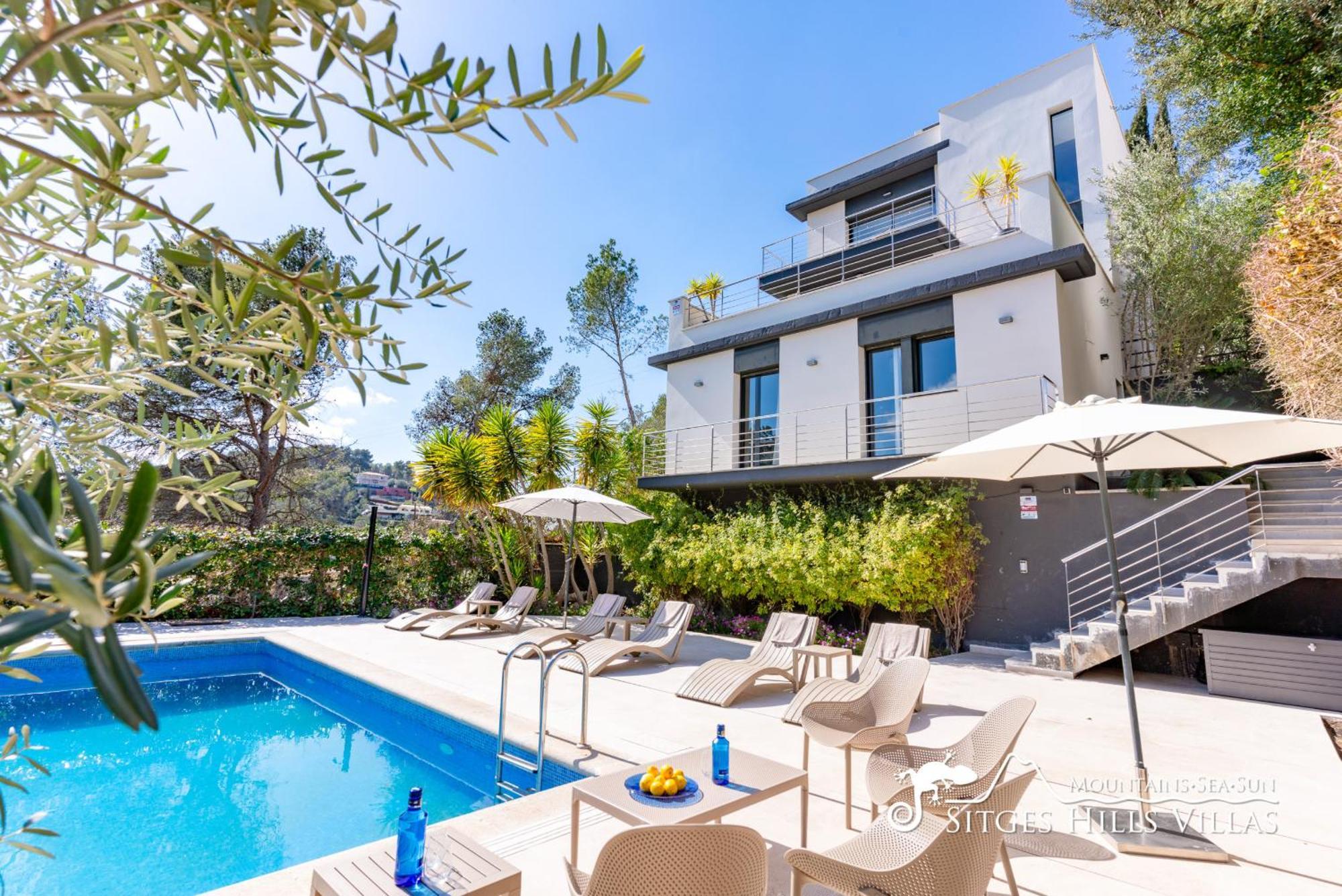 Villa Cool And Stylish Avanti With Private Pool, Beautiful Views And Air Conditioniing *